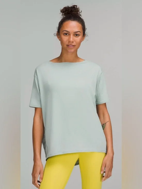 lululemon athletica Back In Action Shirt - Picture 1 of 3